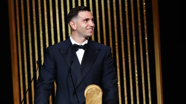 Emiliano Martinez wins Yashin Trophy
